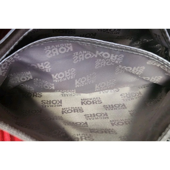 Michael Kors Silver Metallic Makeup Bag With Detachable Charm Pull Key Chain - Picture 13 of 14